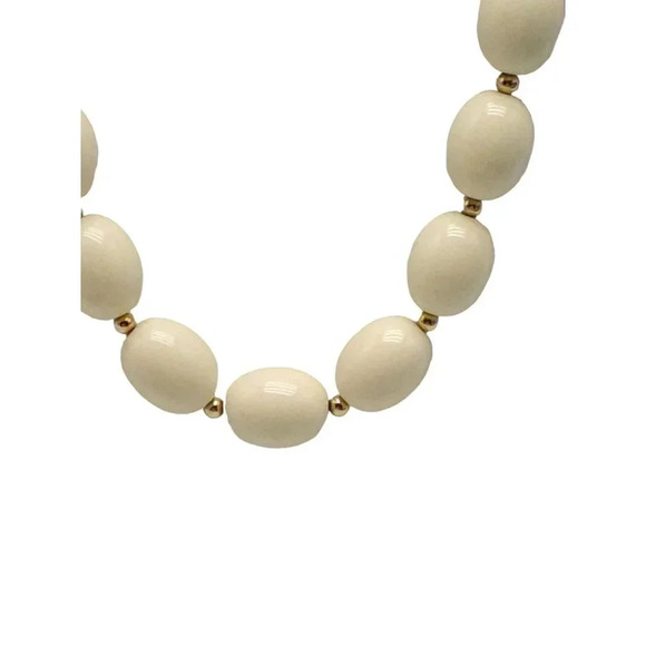 Monet Cream Acrylic Bead Beaded Necklace Lobster Closure Vintage 29 in - Picture 3 of 5